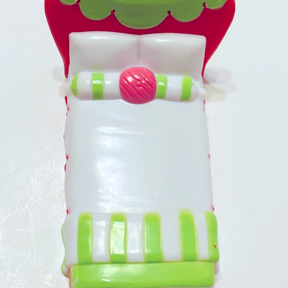 Strawberry Shortcake Doll Bed By Hasbro - Picture 10 of 10